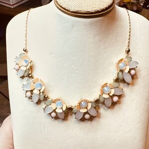 Gold Tone w/Foral Crystal Designed Beaded Necklace
